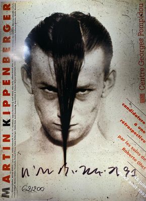 une vieille photo d'un homme aux cheveux longs