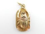un pendentif égyptien en or représentant un scart