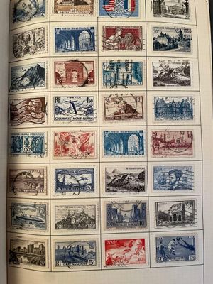 FRANCE et ETRANGER Album de timbres.