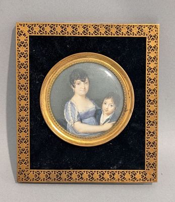 portrait d'une femme tenant un enfant dans un cadre doré