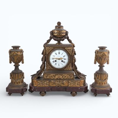 GARNITURE DE CHEMINEE comprenant une pendule et une paire de… - Photo 1