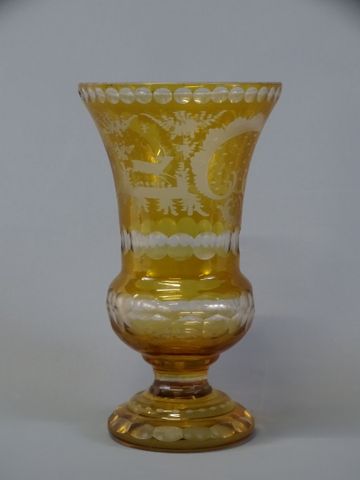 BOHEME. Vase balustre en cristal jaune à décor gravé cynégétique,...