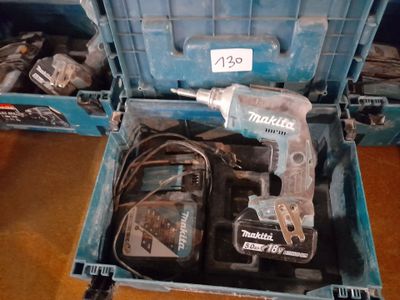 Visseuse à placo Makita DFS 452 avec chargeur et accût - Photo 1