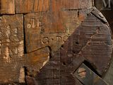 a close up of a piece of wood that has been cut