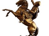 statue en bronze représentant une femme à cheval tenant un oiseau dans la main
