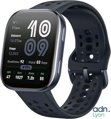 une image représentant une montre connectée avec un écran affichant les données GPS