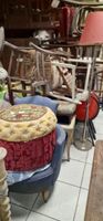 Important lot de chaises, chaises pliantes, chauffeuses, un … (photo 2)