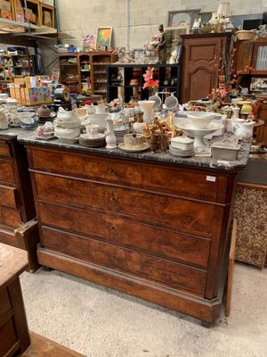 Commode en acajou et placage d'acajou.