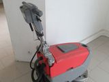 a machine that is sitting on the floor in the room