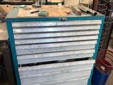 une photo d'un établi dans un atelier