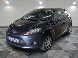 une photo d'une ford fiesta noire garée dans un garage
