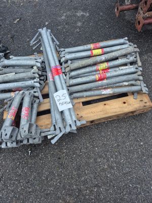 Lot compreant : 16 barres d'échafaudage de 0,60cm , 6 de 1m …