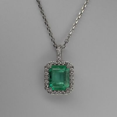 PENDENTIF en or blanc serti d'une émeraude d'environ 1. - Photo 1