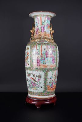 Vase de forme balustre en porcelaine de Canton, à décor poly… - Photo 1