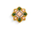 une broche en corail et diamants, signée Van Cleef