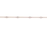 un bracelet en or blanc avec des diamants sur fond blanc