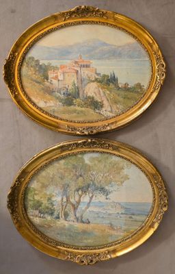 deux tableaux ovales représentant un château sur une colline, avec des arbres au premier plan