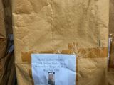 un sac en papier brun sur lequel est représenté un homme