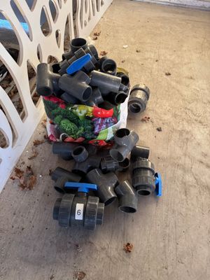 Raccords et Vannes Coudes PVC piscine (en l'état) - Lot vend…