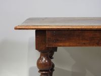 Table bureau rectangulaire en bois mouluré et tourné ouvrant… (photo 3)