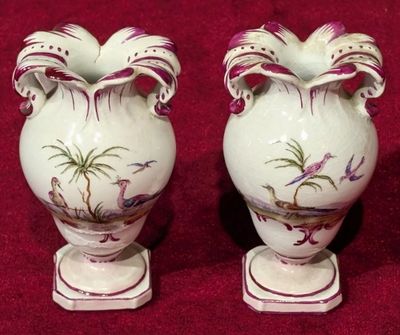 Marseille - Paire de petits vases dit "convoitise" en faïenc…