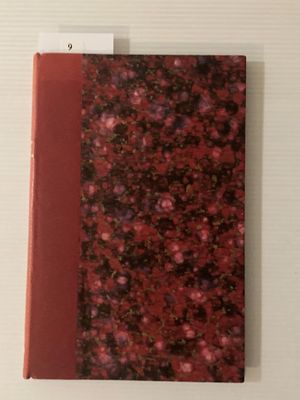 une photo d'un livre à la couverture rouge posé sur une table