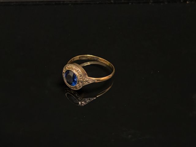 Petite bague en en or 18 carats 750 millièmes à décor d’une pierr...