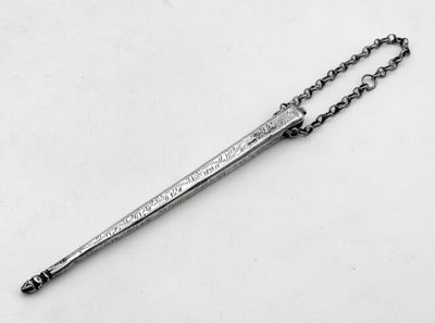 YAD hébraïque en argent, de forme droite et légèrement cylin…
