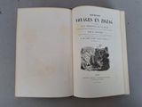 un livre ouvert posé sur une table