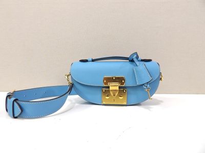 MOYNAT - Petit sac en cuir grainé coloris bleu azur finition…