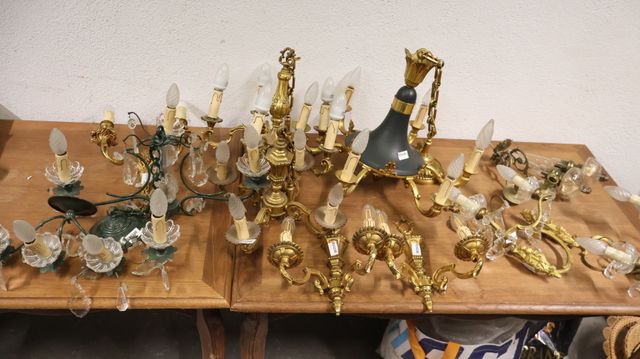 Lot comprenant 2 paires d’appliques en bronze, une applique doubl...