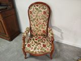 a chair that is sitting in the corner of a room