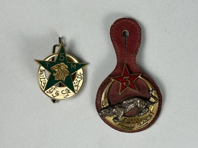 deux insignes de l'ordre de l'étoile de l'ordre de l'ordre de l'ordre de l'étoile de l'ordre de l'ordre de l'ordre de l'ordre