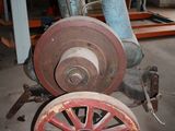 an old machine that is sitting in a garage