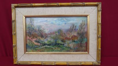 l'image d'un tableau représentant un paysage, dans un cadre doré, sur fond rouge