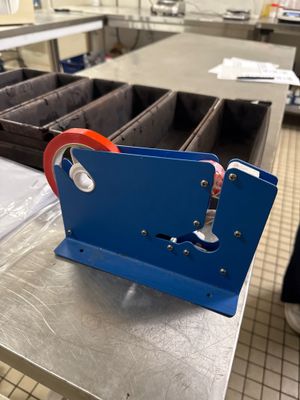 l'image d'une machine posée sur une table