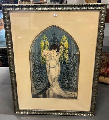 une vieille photo d'une femme en robe blanche dans un cadre doré