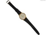 l'image d'une montre-bracelet avec un bracelet en cuir noir