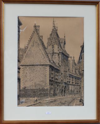 une vieille photo d'un bâtiment surmonté d'une horloge