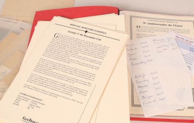 un dossier rouge avec des papiers, et d'autres papiers par-dessus