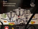 une boîte sur laquelle sont posés plusieurs casseroles et poêles