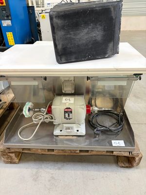 an image of a machine that is sitting on a pallet