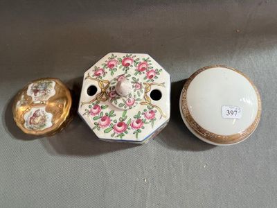 2 bonbonnières en porcelaine de Limoges blanche et or + DESV…
