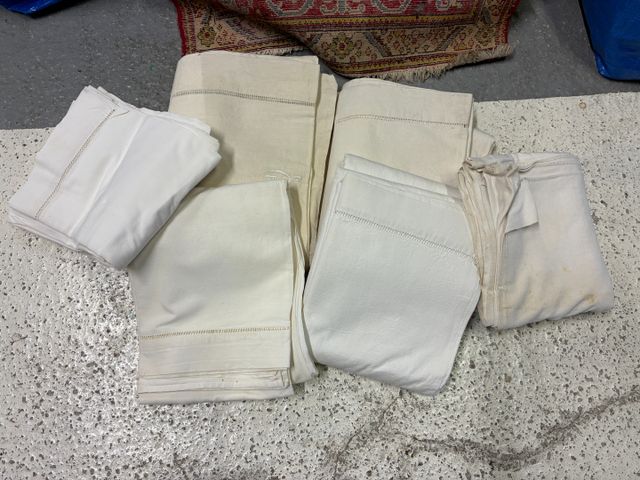 Lot de 6 draps anciens dont cinq ajourés. A nettoyer 