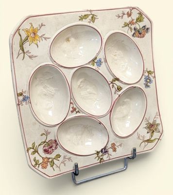 une image représentant une assiette sur laquelle sont disposés six bols