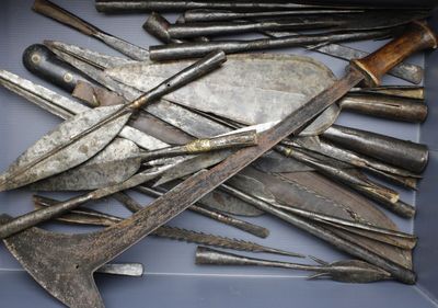 AFRIQUE: Lot de pointes de lance, couteau de jet et divers. - Photo 1