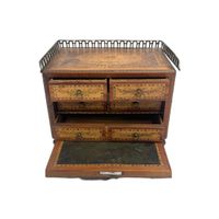 Petit cabinet de maîtrise formant secrétaire découvrant sur … (photo 3)