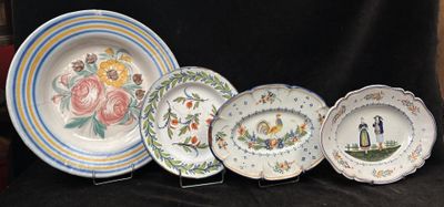 Faïence de Quimper, dont Henriot Quimper, deux plats violoné…