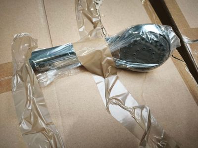 8 cartons d'env 50 pommeaux de douche SILUMEN