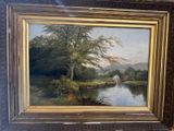 une peinture à l'huile représentant un paysage fluvial avec une maison au loin